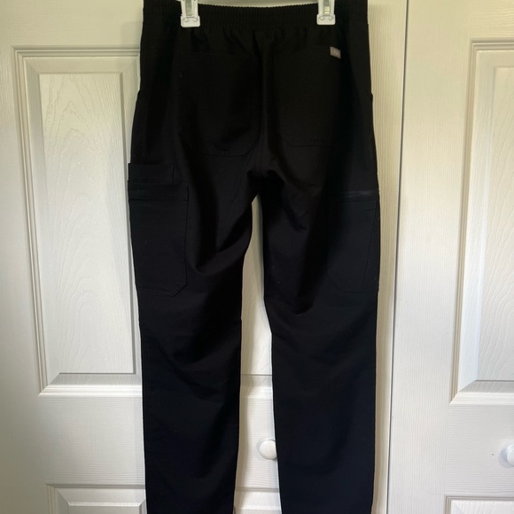 Gently Used Figs Scrub - Picture 3 of 3